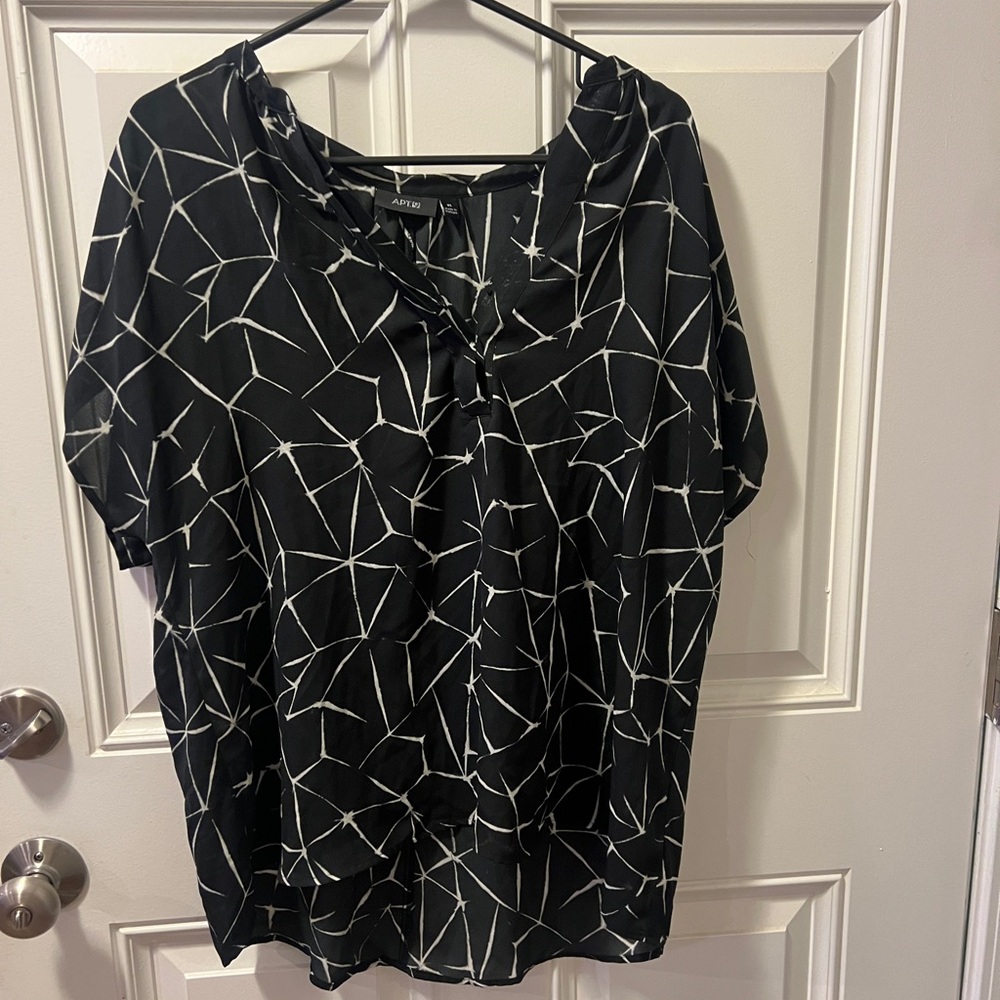 Apt. 9 Black and White Abstract Women's Blouse